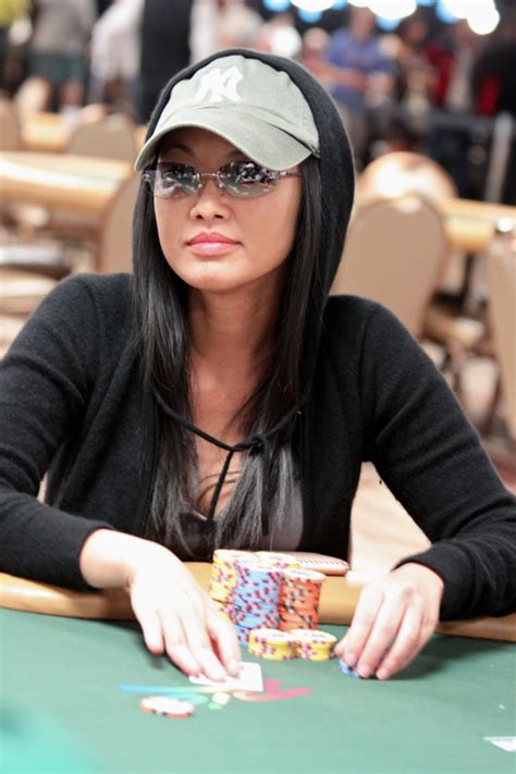 Lisa Hamilton Poker Idade