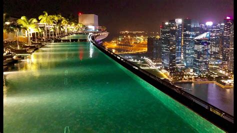 O Marina Bay Sands Casino Em Singapura Piscina
