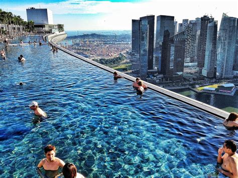 O Marina Bay Sands Casino Em Singapura Piscina De Beiral Infinito