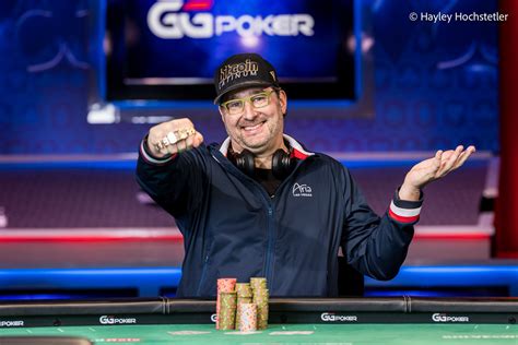 Poker Top 10 Maos Hellmuth